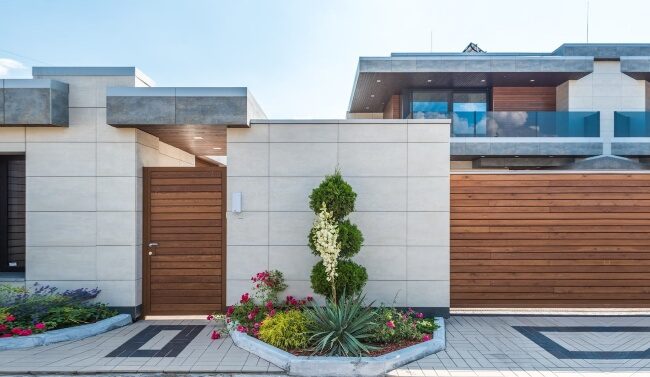 Automatic Gate Installation by Auto Gate Guys Melbourne, showing a sleek horizontal timber gate Automatic Gate Installation by Auto Gate Guys Melbourne, showing a sleek horizontal timber gate